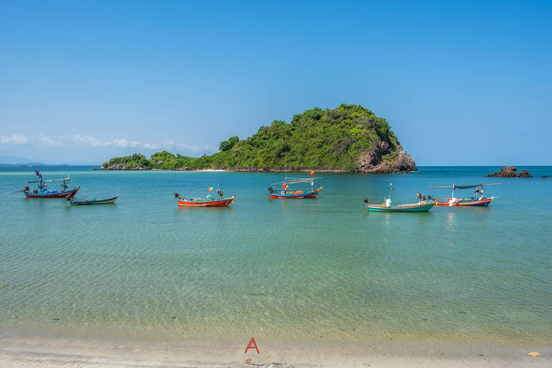 ทะเลแหวกบางสะพาน