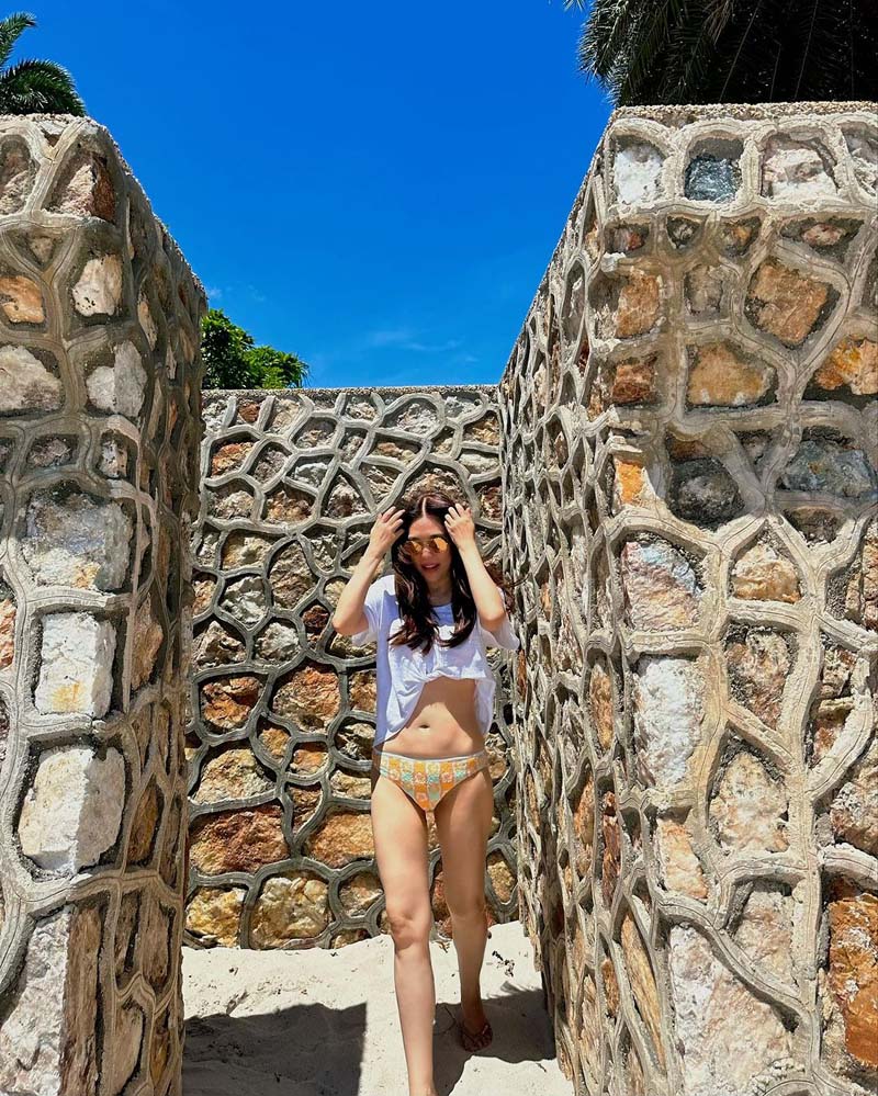 ดาว พอฤทัย ณรงค์เดช  ชุดว่ายน้ำ