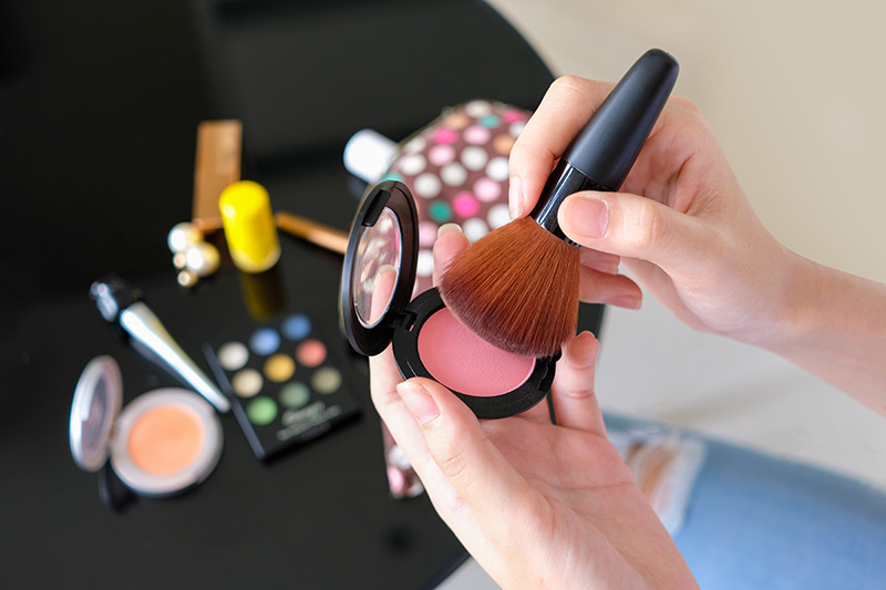 9 แปรงแต่งหน้าพื้นฐาน ที่สาว ๆ ควรมี พร้อมวิธีใช้ที่ถูกต้อง