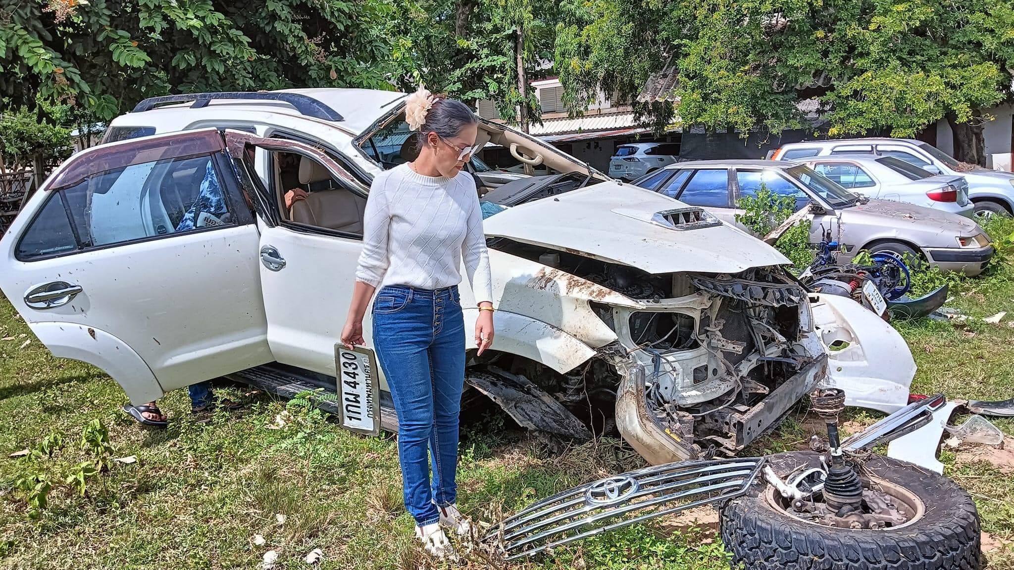 หญิงลี ศรีจุมพล