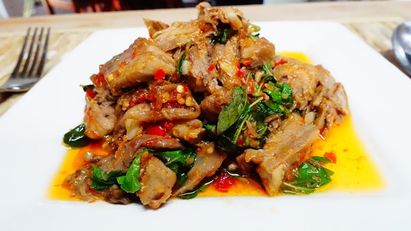 กะเพราเป็ดพะโล้
