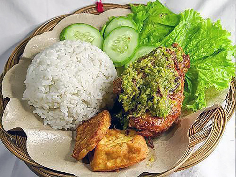 ไก่ทอดอินโด ซอสพริกเขียว (Ayam Goreng Sambal Ijo) เมนูอาหารนานาชาติ สูตรอาหาร