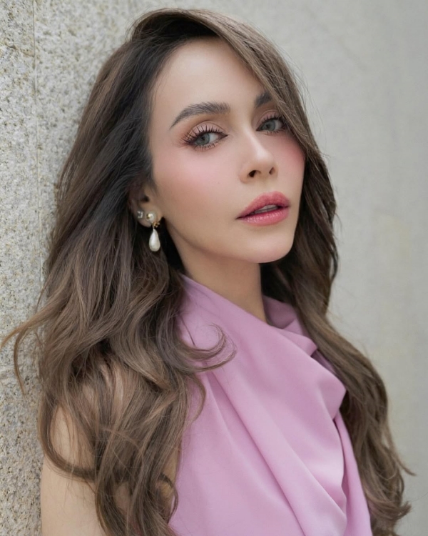 นัท มีเรีย