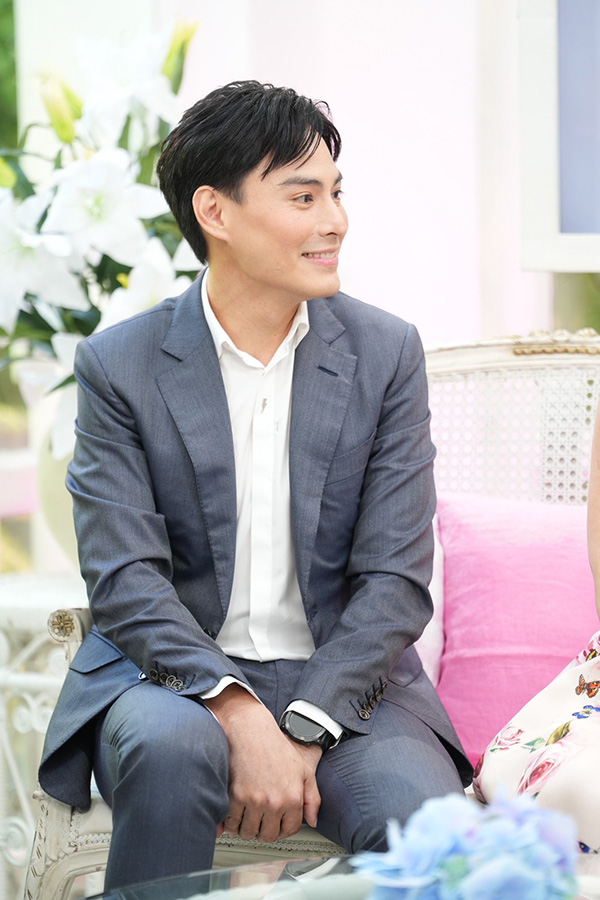 นาวิน ต้าร์ ในรายการ Club Friday 