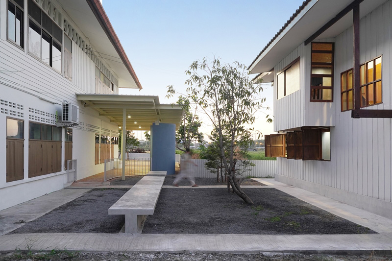 รีโนเวทบ้านพักครู ภายนอก