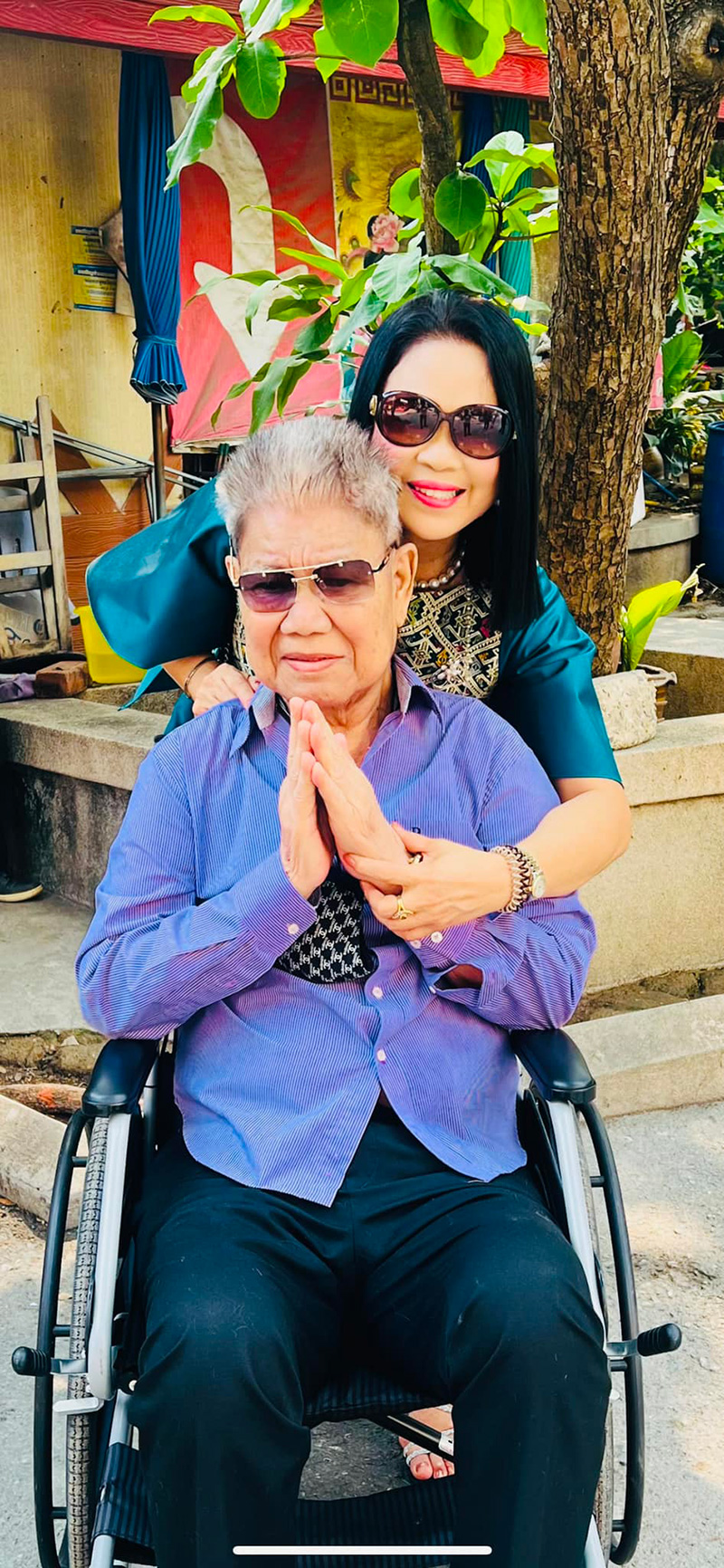 ครูชลธี ธารทอง