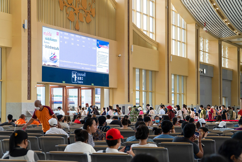 นั่งรถไฟไปลาว