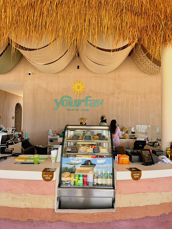Yourfav Beach Club ร้านคาเฟ่ระยอง