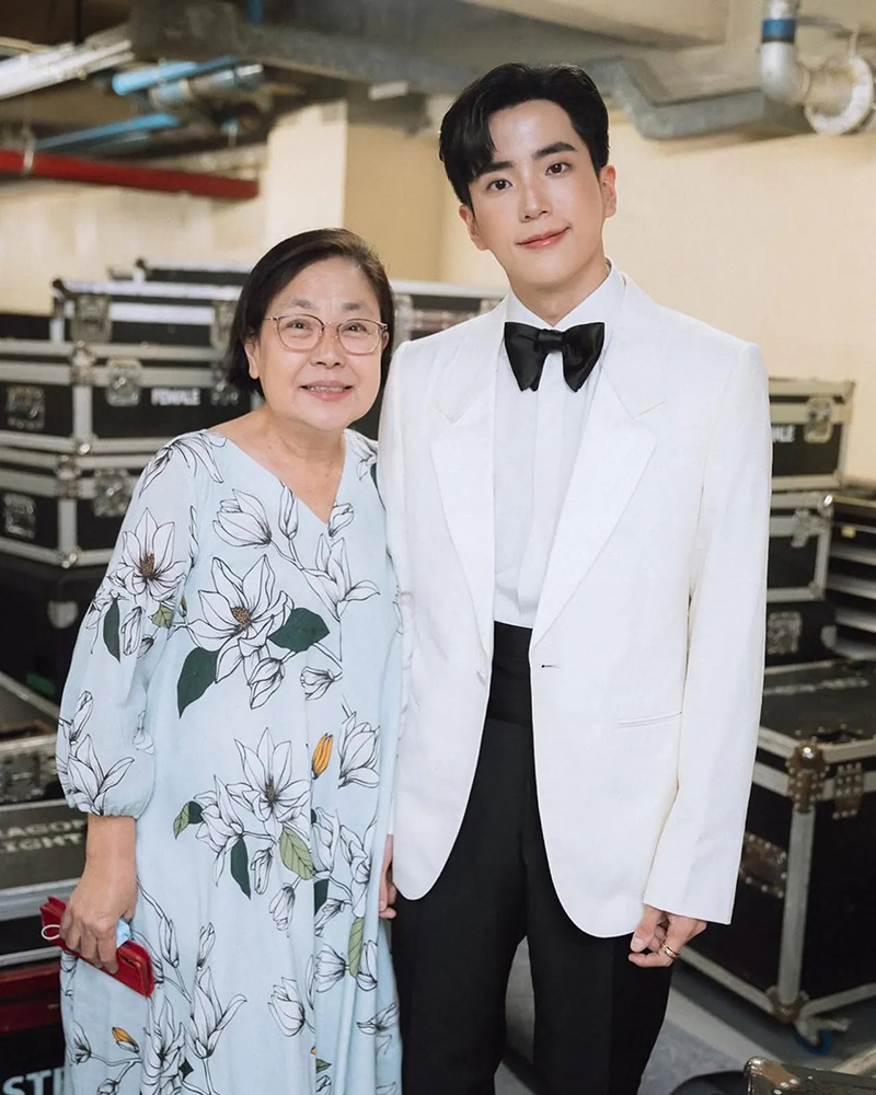 แอฟ ทักษอร เคียงข้าง นนกุล ชานน