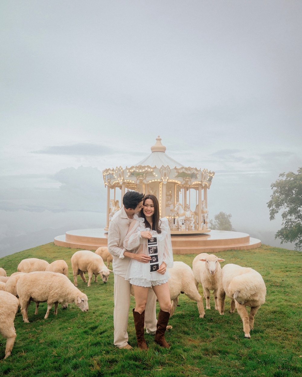 เจมส์ จิรายุ อวดภาพอัลตราซาวด์ ประกาศข่าวดีรับวันแม่ ภรรยาท้องแล้ว