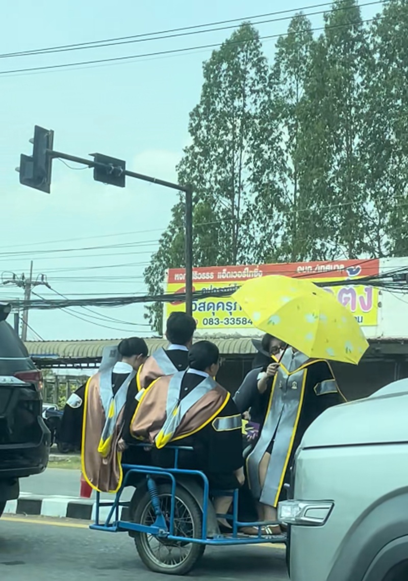 รับปริญญา