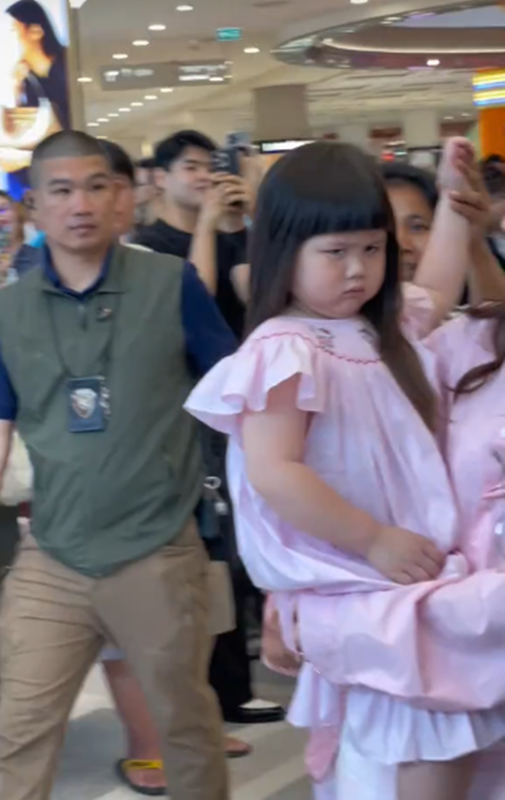 น้องแอบิเกล เปิดโหมดดาราสาว