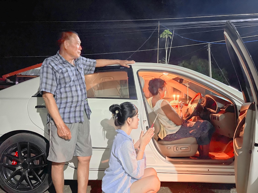 เอ๋ มิรา