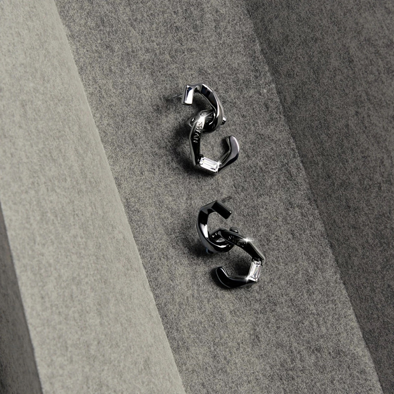 SWAN Unbound Iconic Earring