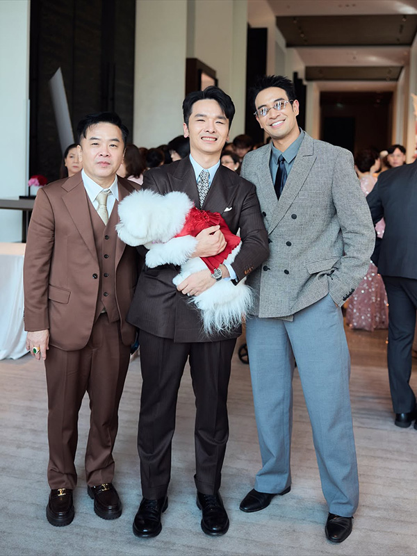 เปิดภาพ เกรท วรินทร ควงพ่อแม่ร่วมงานแต่ง