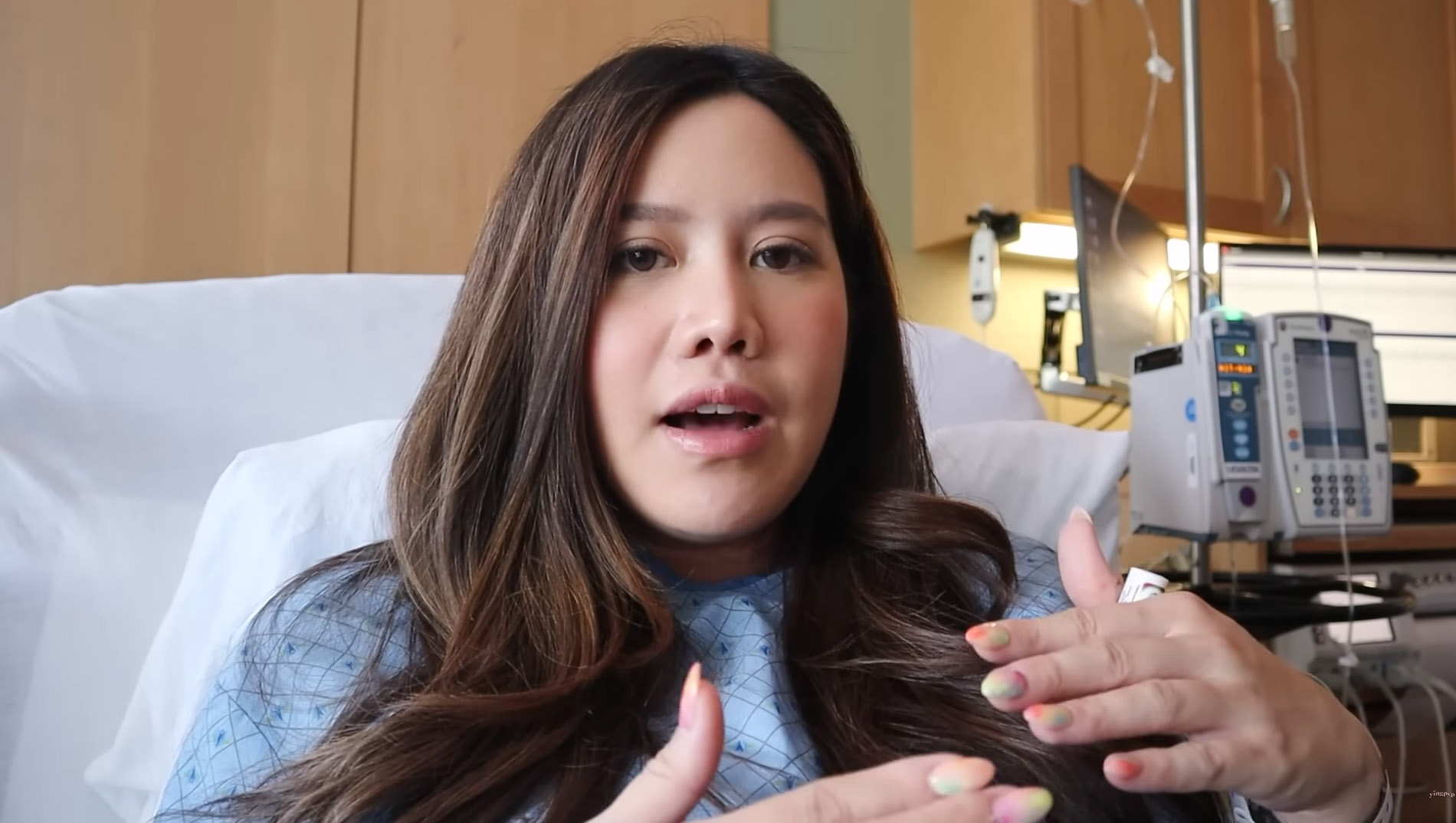  หญิง พลอยชมพู