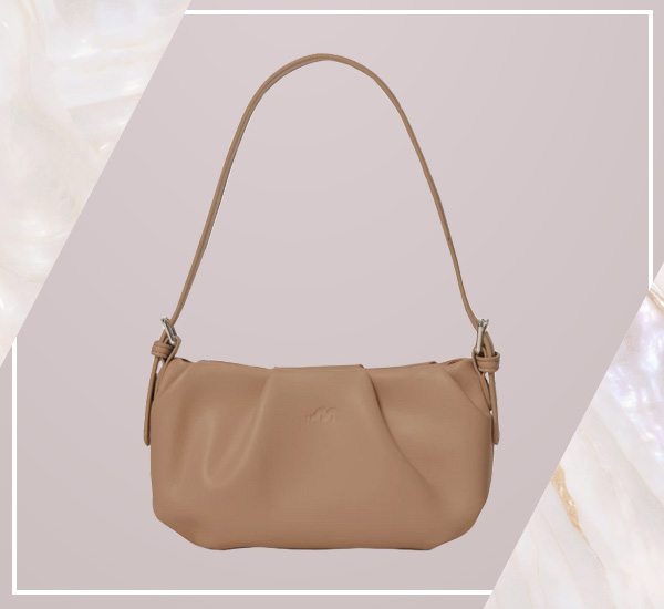 กระเป๋าสะพายสีน้ำตาล 2025 รวม 13 กระเป๋าดีไซน์สวยคลาสสิก แมตช์ง่าย จุของได้เพียบ