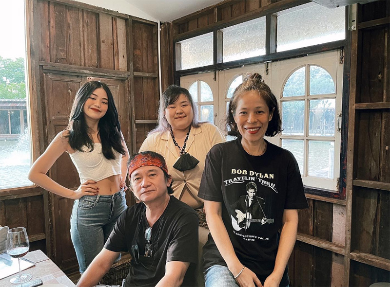 เมรี คำภีร์ ประวัติ