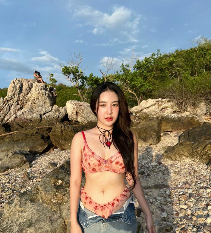 พลอย มงกุฎเพชร