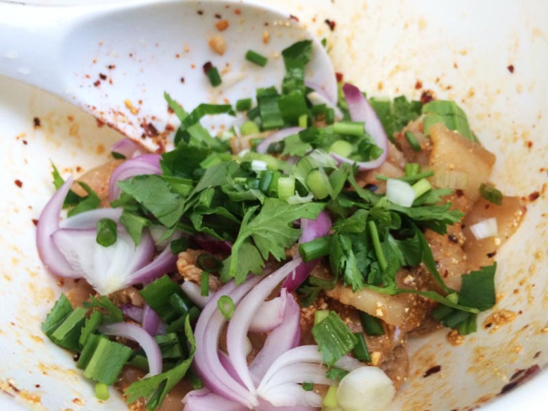 ลาบหมูสามชั้น