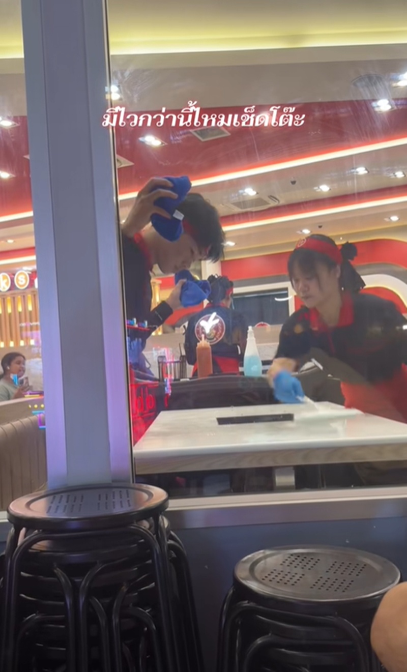 เช็ดโต๊ะ