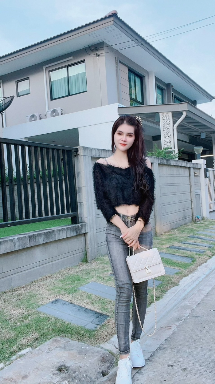 เอ๋ มิรา