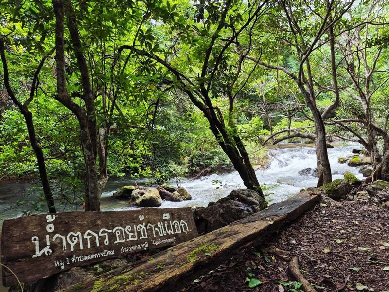 ที่เที่ยวน้ำตกกาญจนบุรี น้ำตกรอยช้างเผือก