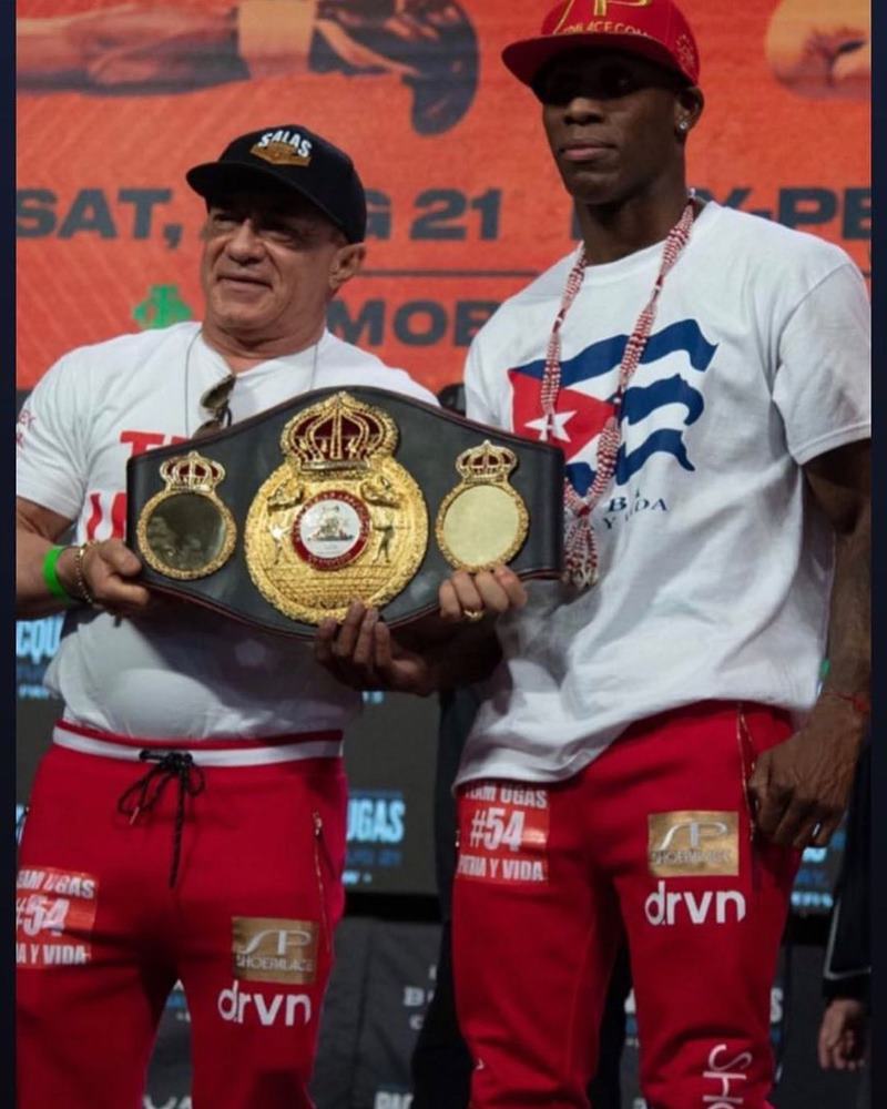 พ่อจีน่า ญีนา เทรนเนอร์ ยอร์เดนิส อูกาส