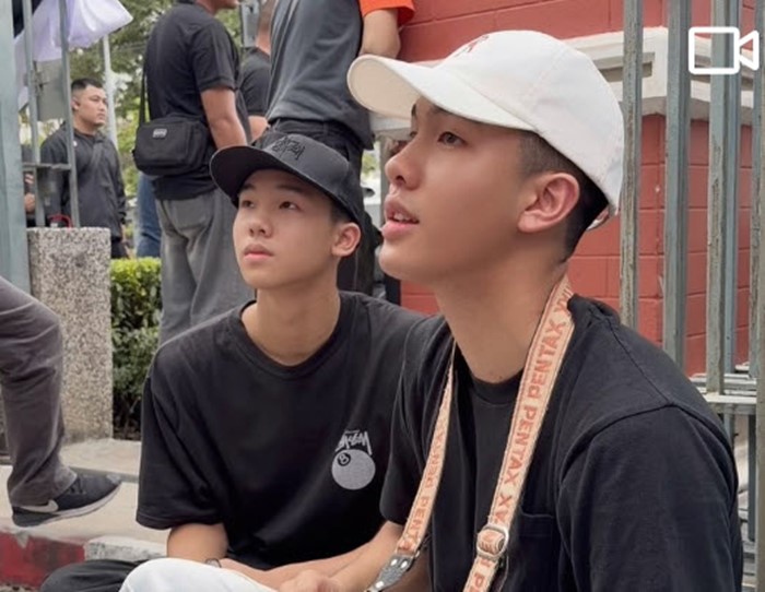 ดาราเฝ้าส่งเสด็จและร่วมถวายความอาลัย สมเด็จพระพันปีหลวง จาก รพ. จุฬาฯ ถึงพระบรมมหาราชวัง 