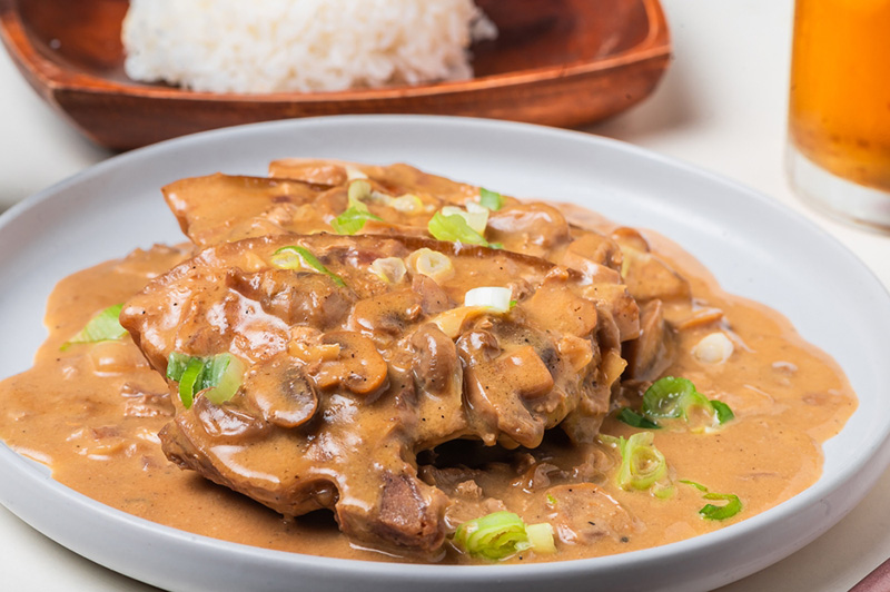 สเต๊กพอร์คชอปราดซอสเห็ด