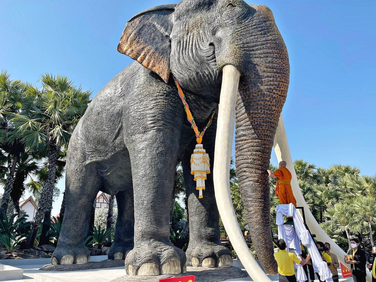 สวนนงนุช พัทยา เปิดตัวรูปปั้น พญาคชสาร