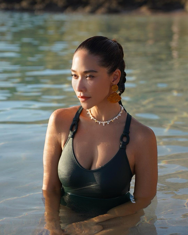 พลอย เฌอมาลย์ ชุดว่ายน้ำ