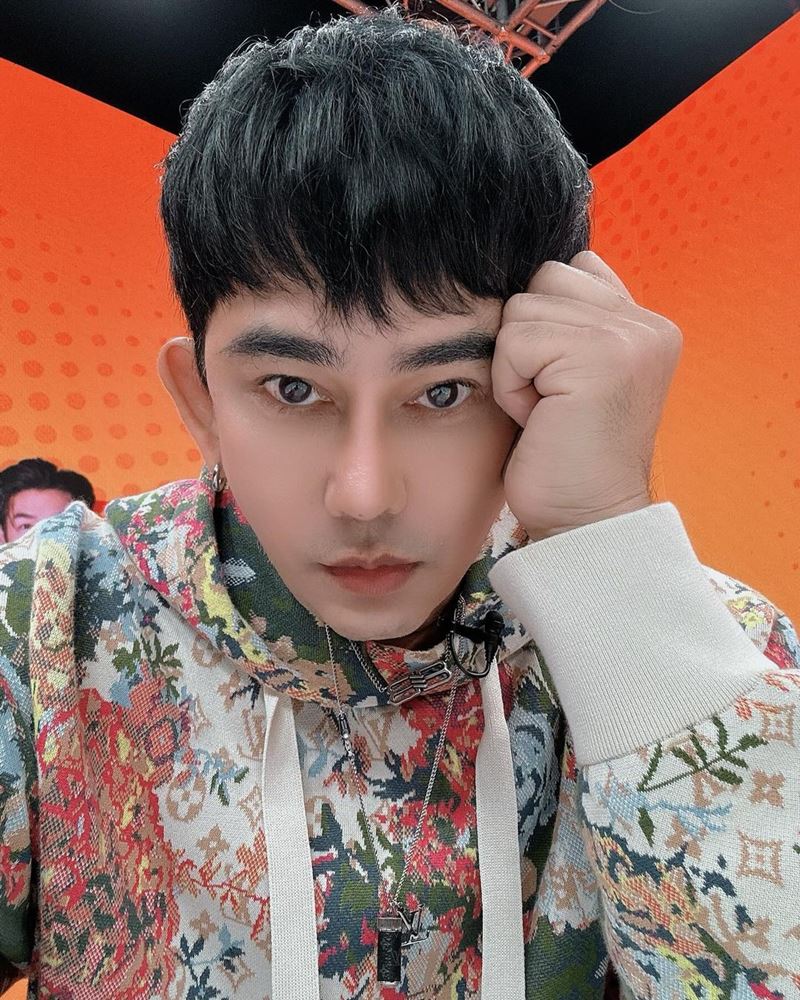 พชร์ อานนท์