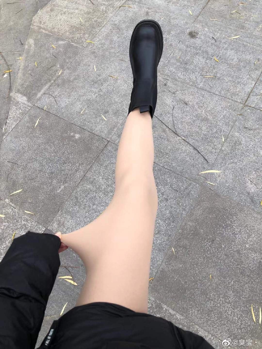 ขาขาวเนียน