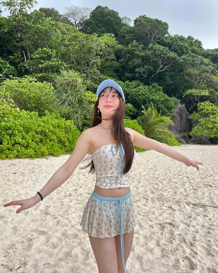 ดรีม อภิชญา แจกความสดใส นุ่งสั้นเที่ยวทะเล โชว์หุ่นขาวออร่าริมหาด