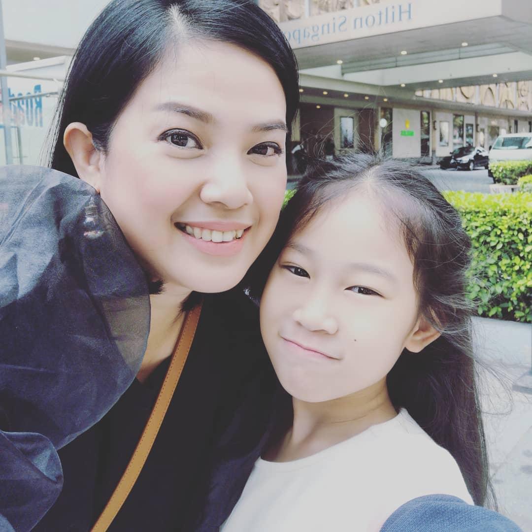 อั้ม ฐนิชา