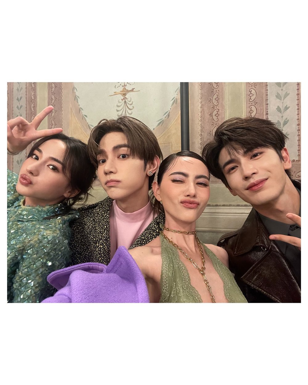 ออร่าพุ่ง ! ใหม่ ดาวิกา เซลฟี่ประกบ จางหลิงเฮ่อ พระเอกจีน เฟรมลูกรักพระเจ้า