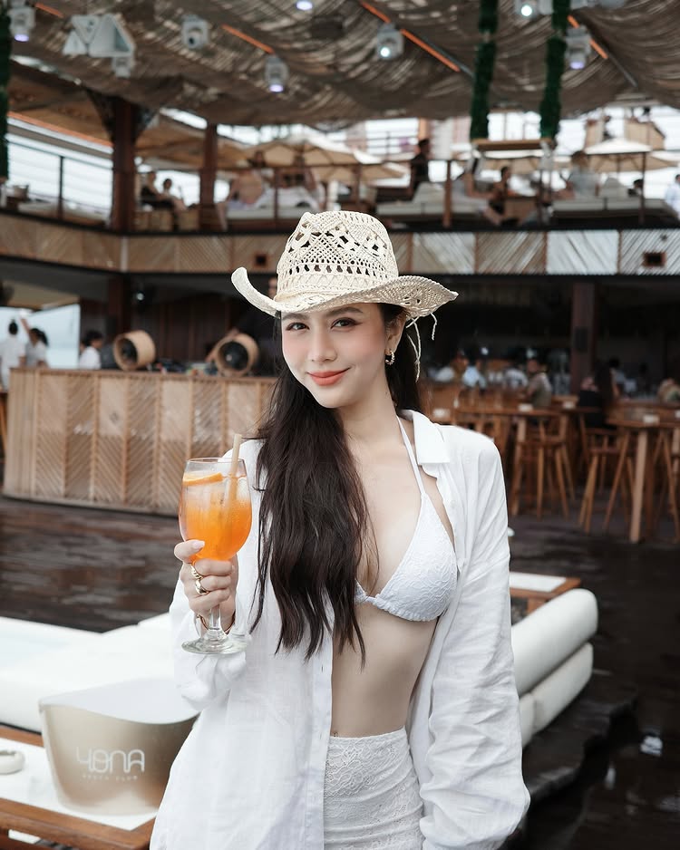 กุ๊กกิ๊ก กชกร นางเอกจักร ๆ วงศ์ ๆ เสิร์ฟบิกินี่