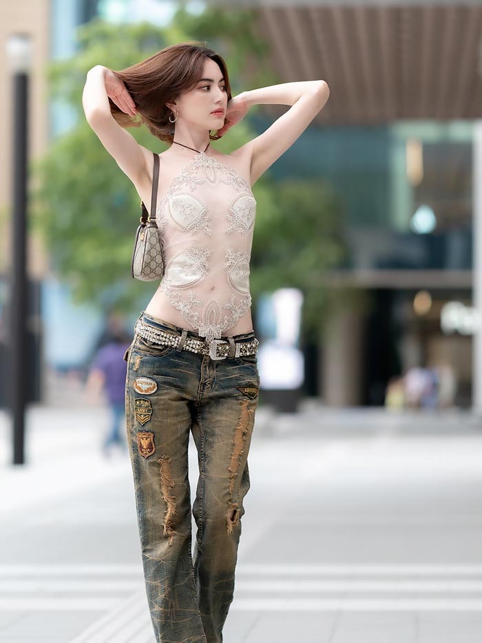ใหม่ ดาวิกา เสื้อซีทรู