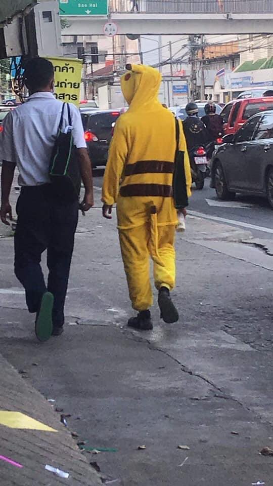 ใส่เสื้อเหลืองไปเรียน