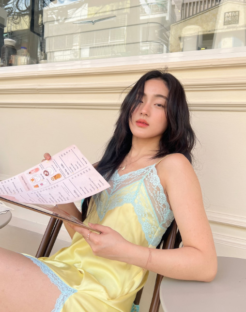 แฟชั่นหน้าร้อนผู้หญิง 2025 ส่องไอเทมเด็ด แต่งรับซัมเมอร์ให้เก๋กว่าใคร