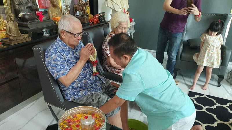 พ่อ เป็ด เชิญยิ้ม