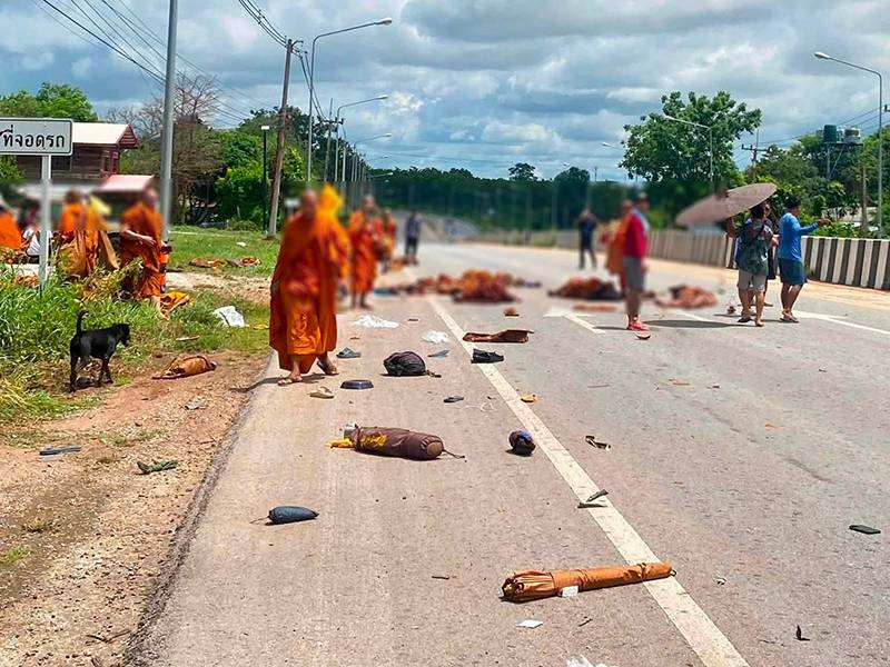 พระถูกรถชน