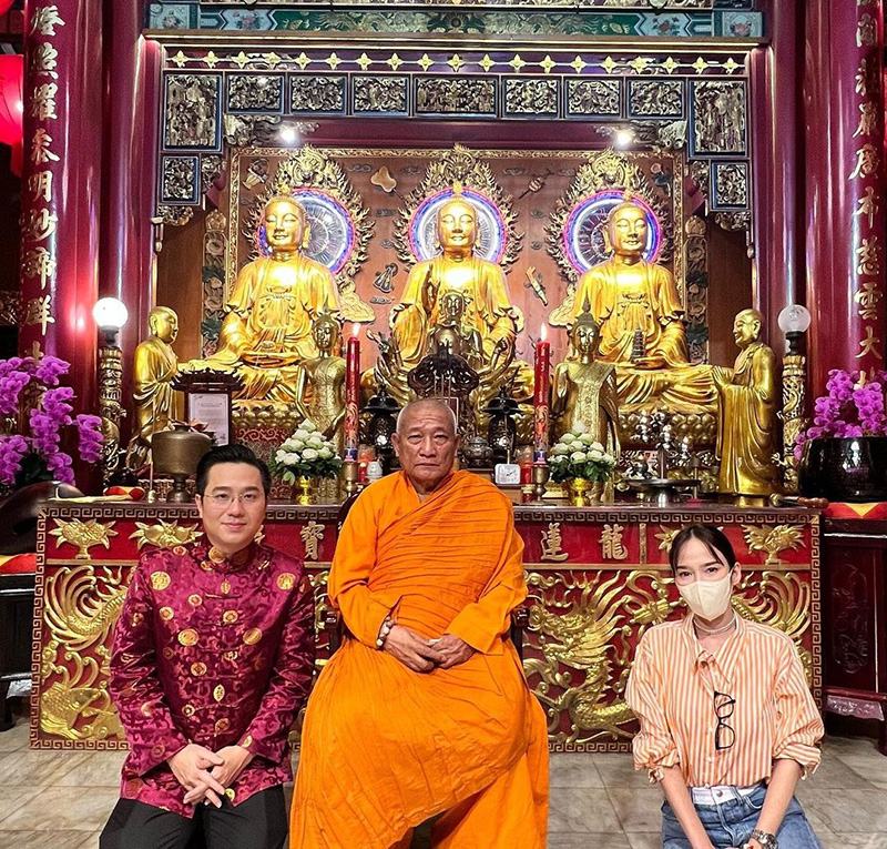 อั้ม พัชราภา แท็กทีม หมอช้าง และแก๊งเพื่อน ทำบุญแก้ชง 