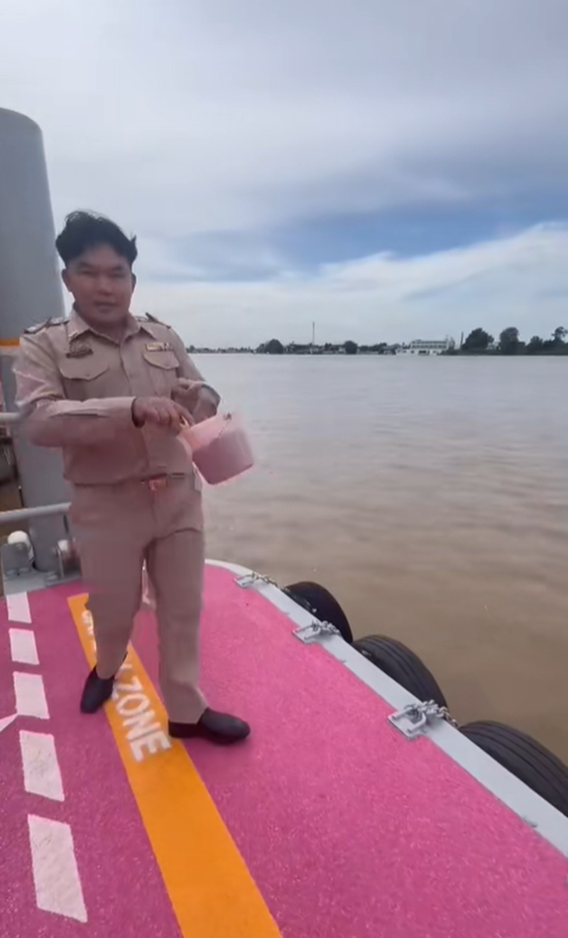 ให้อาหารปลา