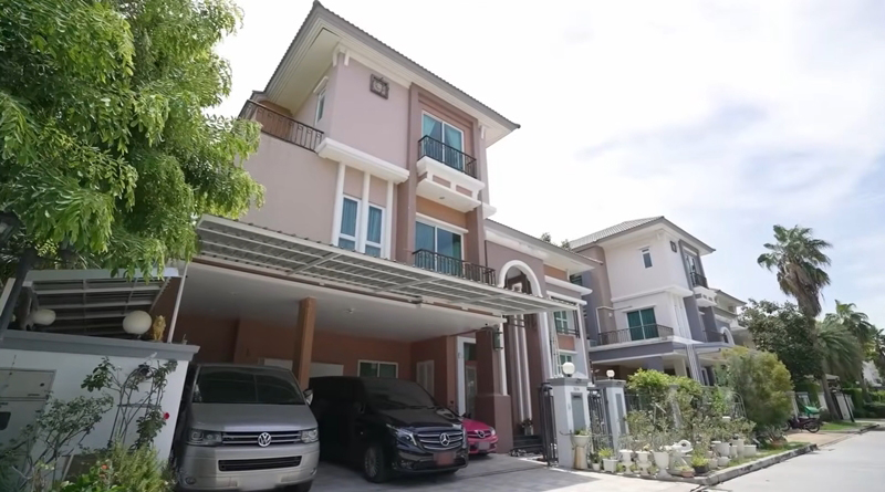 บ้าน ขวัญ อุษามณี หน้าบ้าน