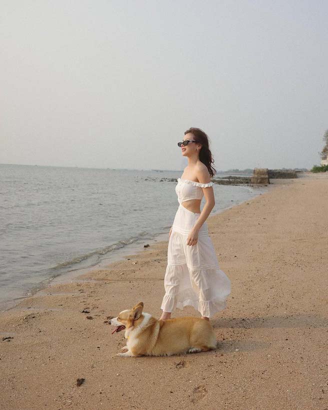 ใบเฟิร์น พิมพ์ชนก จัดทริปเที่ยวทะเล พร้อมแจกความสดใสเอฟซี สวยฉ่ำที่สุด