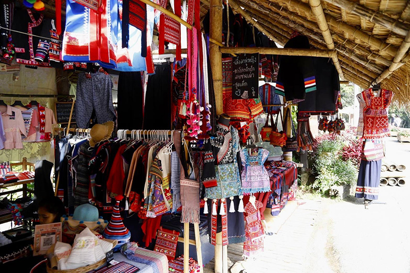 เสื้อผ้าชนเผ่าดอยตุง เทศกาลสีสันแห่งดอยตุง ครั้งที่ 10