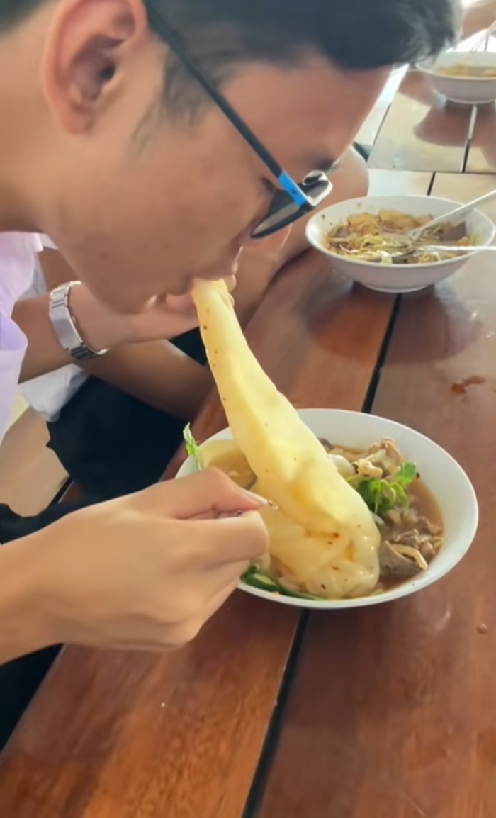 ก๋วยเตี๋ยวเส้นใหญ่