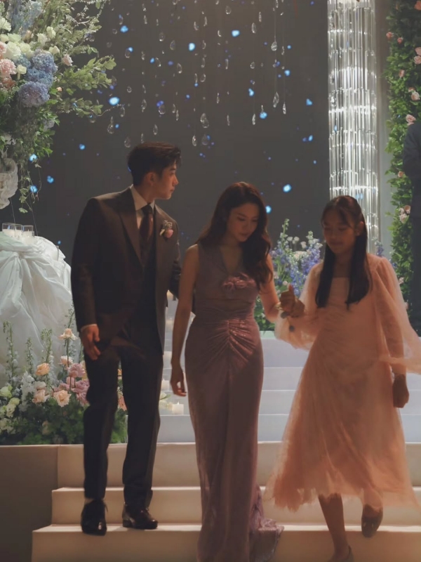 แอฟ ทักษอร โพสต์โมเมนต์หวานกับ นนกุล พร้อมภาพงานแต่ง ลูกน้ำ อลัน